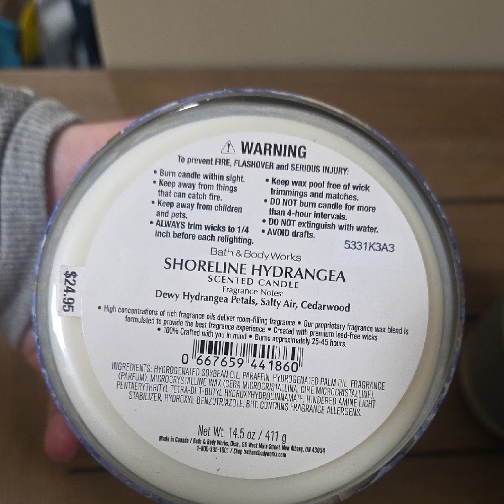 Bath & Body Works Shoreline Hydrangea Candle - Navy Blue & Light Blue - Picture 2 of 4